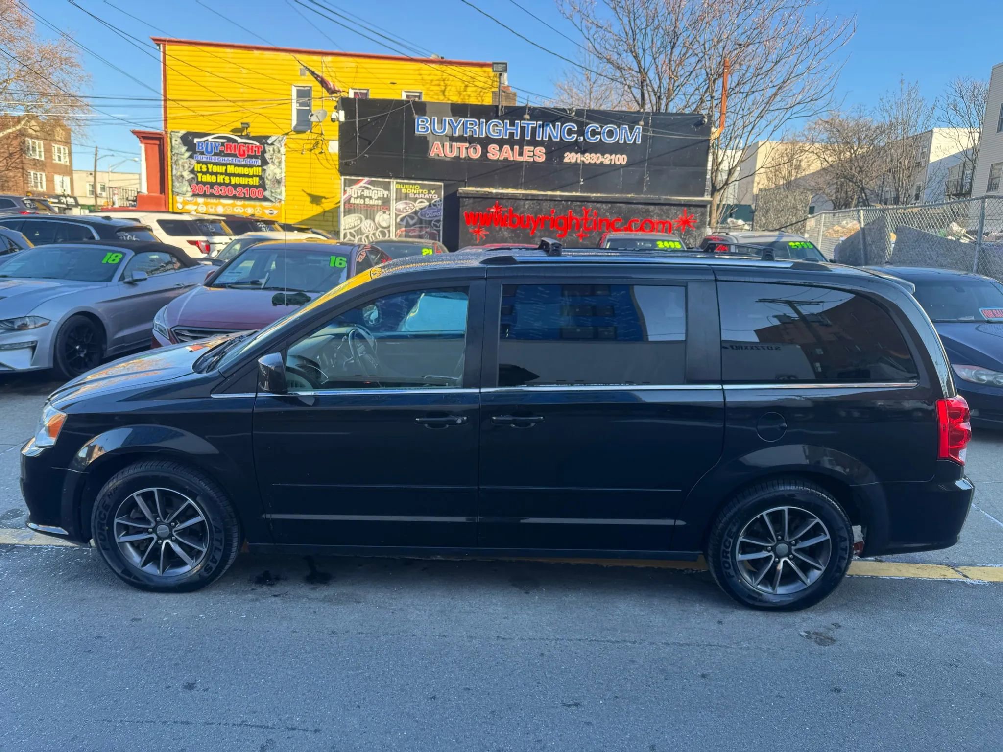 Used 2017 Dodge Grand Caravan SXT image 8
