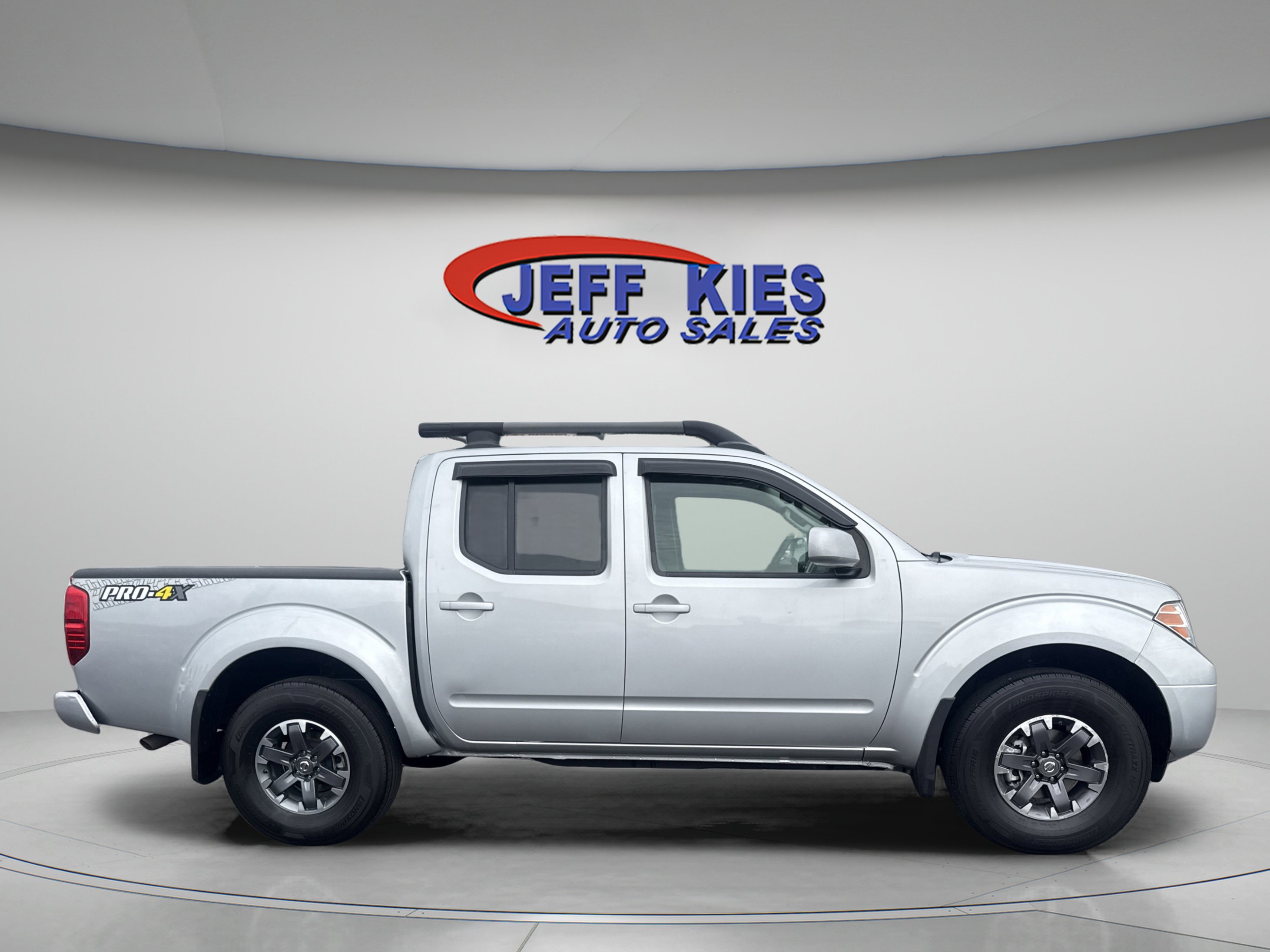 Used 2015 Nissan Frontier PRO-4X w/ Pro-4x Luxury Package AWD/4WD image 4