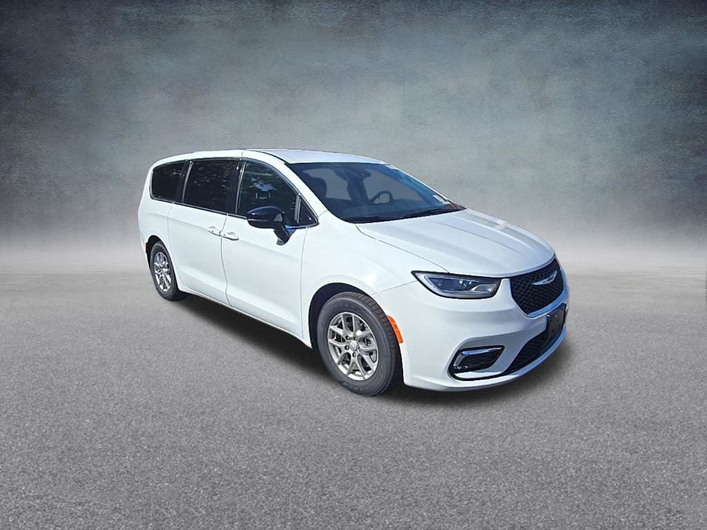 Used 2026 Chrysler Pacifica Select FWD image 10