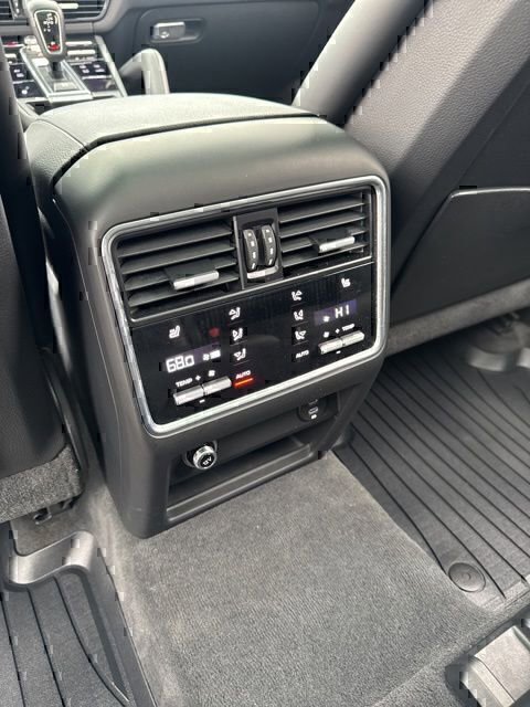 Used 2020 Porsche Cayenne image 14