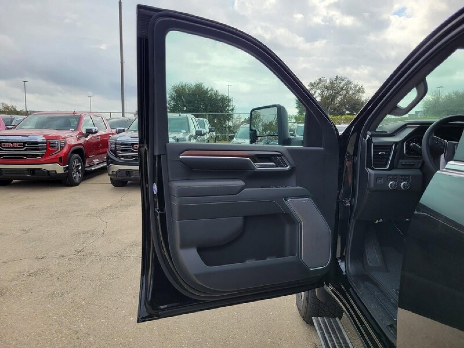 New 2026 GMC Sierra 2500 Denali w/ Denali Reserve Package AWD/4WD image 13