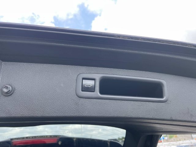 Used 2020 Toyota Highlander XLE AWD/4WD image 8