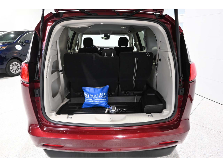 Used 2023 Chrysler Voyager LX FWD image 25