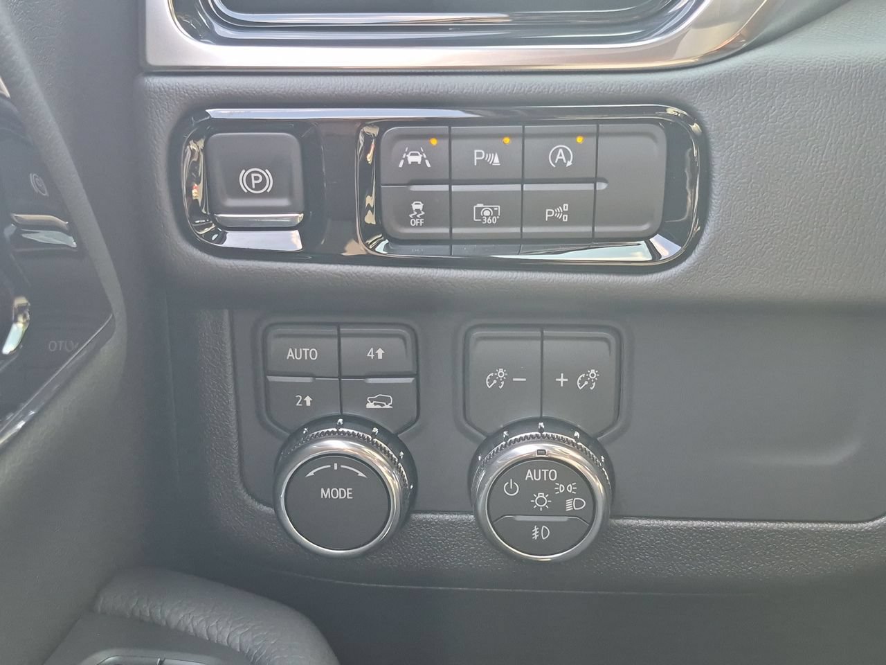 New 2026 GMC Yukon Denali AWD/4WD image 18