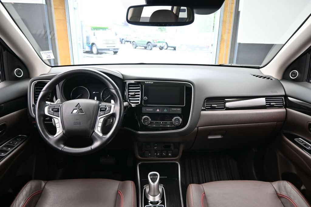 Used 2018 Mitsubishi Outlander GT AWD/4WD image 32