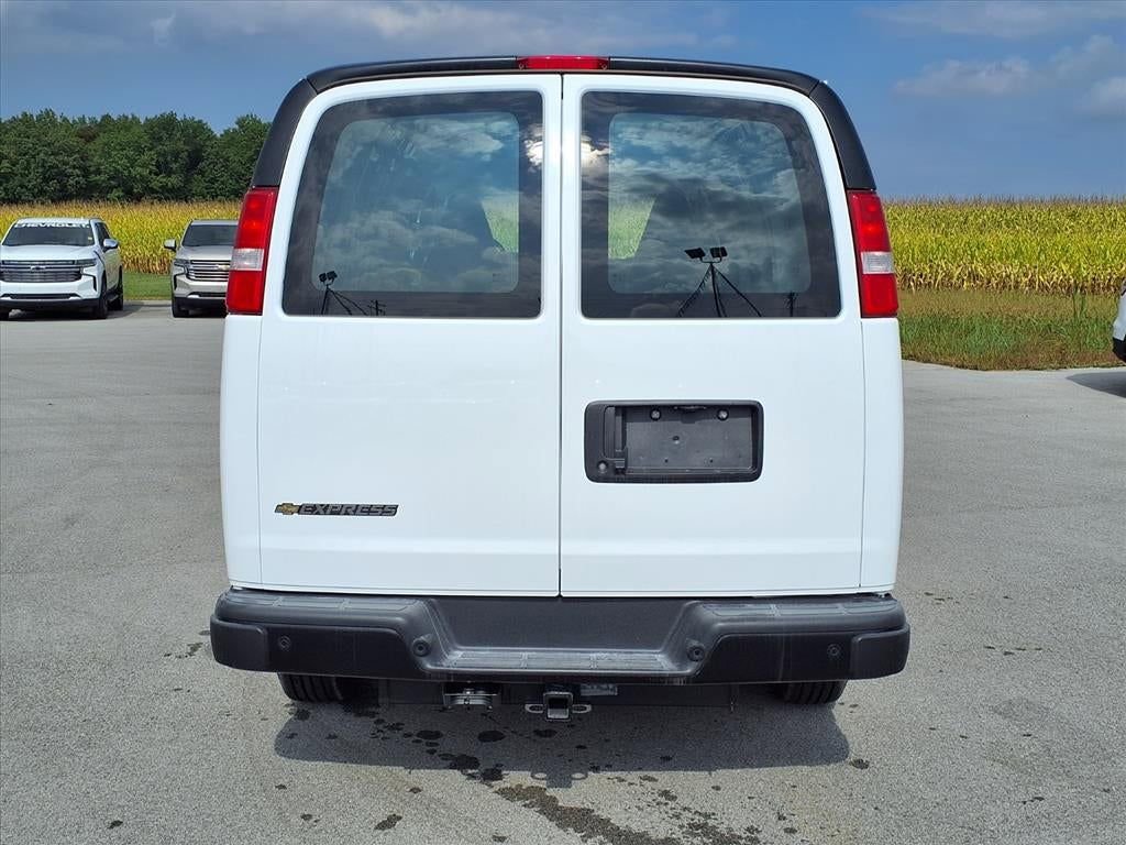Used 2025 Chevrolet Express 3500 w/ Driver Convenience Package image 8