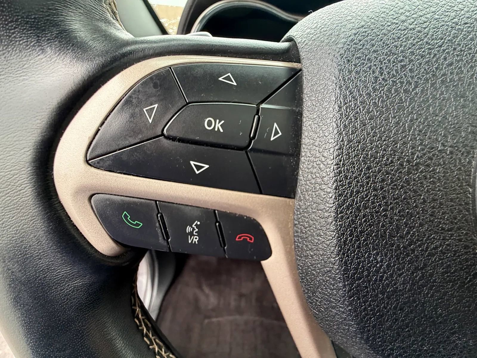 Used 2017 Jeep Grand Cherokee Overland image 21