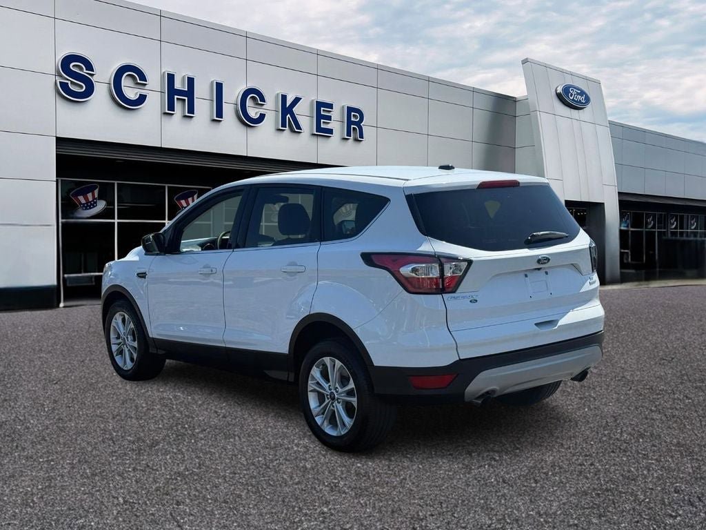 Used 2017 Ford Escape SE FWD image 3