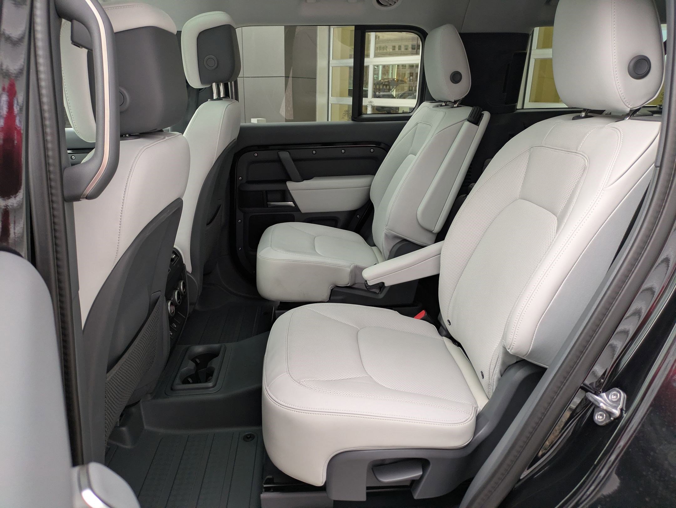 Used 2025 Land Rover Defender 130 S image 30