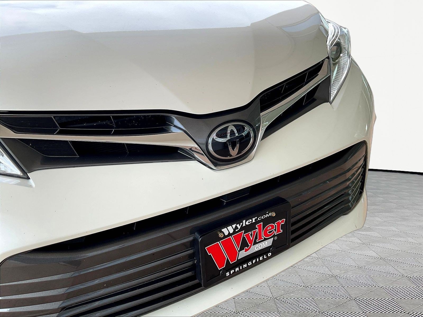 Used 2019 Toyota Sienna XLE w/ XLE Navigation Package FWD image 31