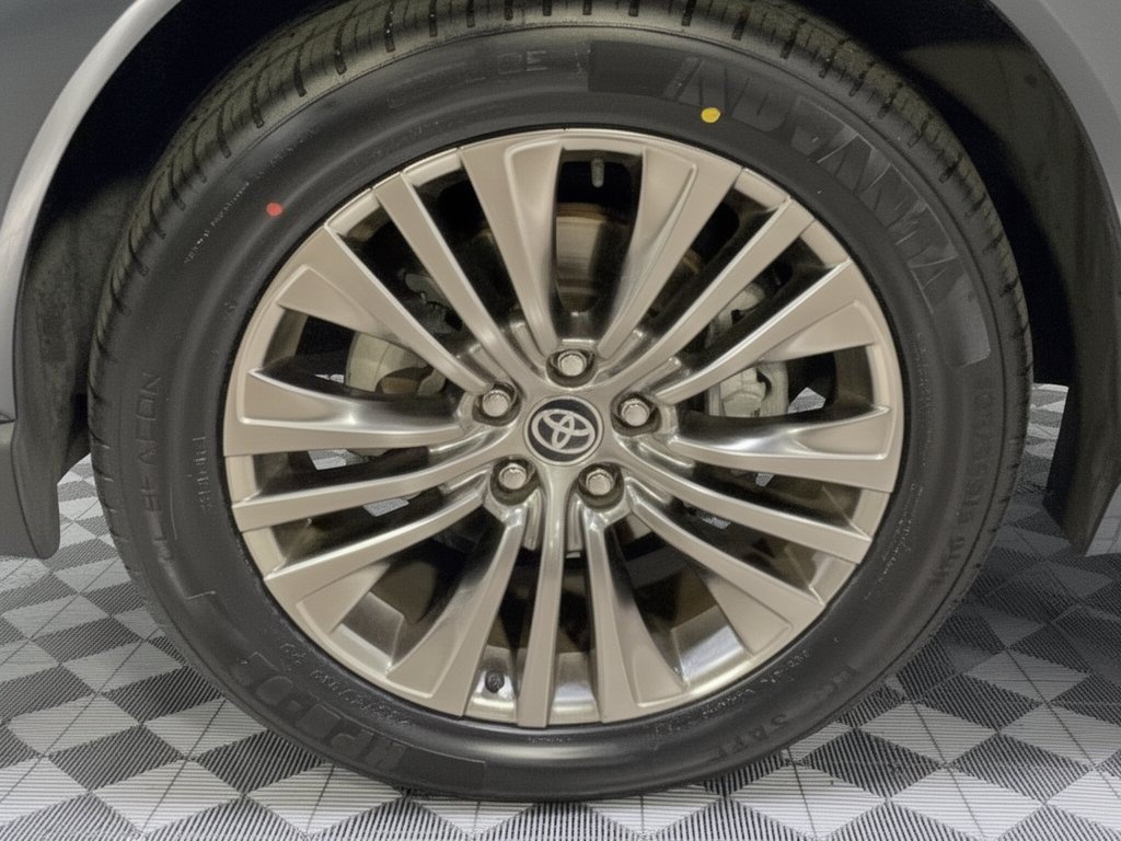 Used 2021 Toyota Venza Limited w/ Carpet Mat Package (TMS) AWD/4WD image 13
