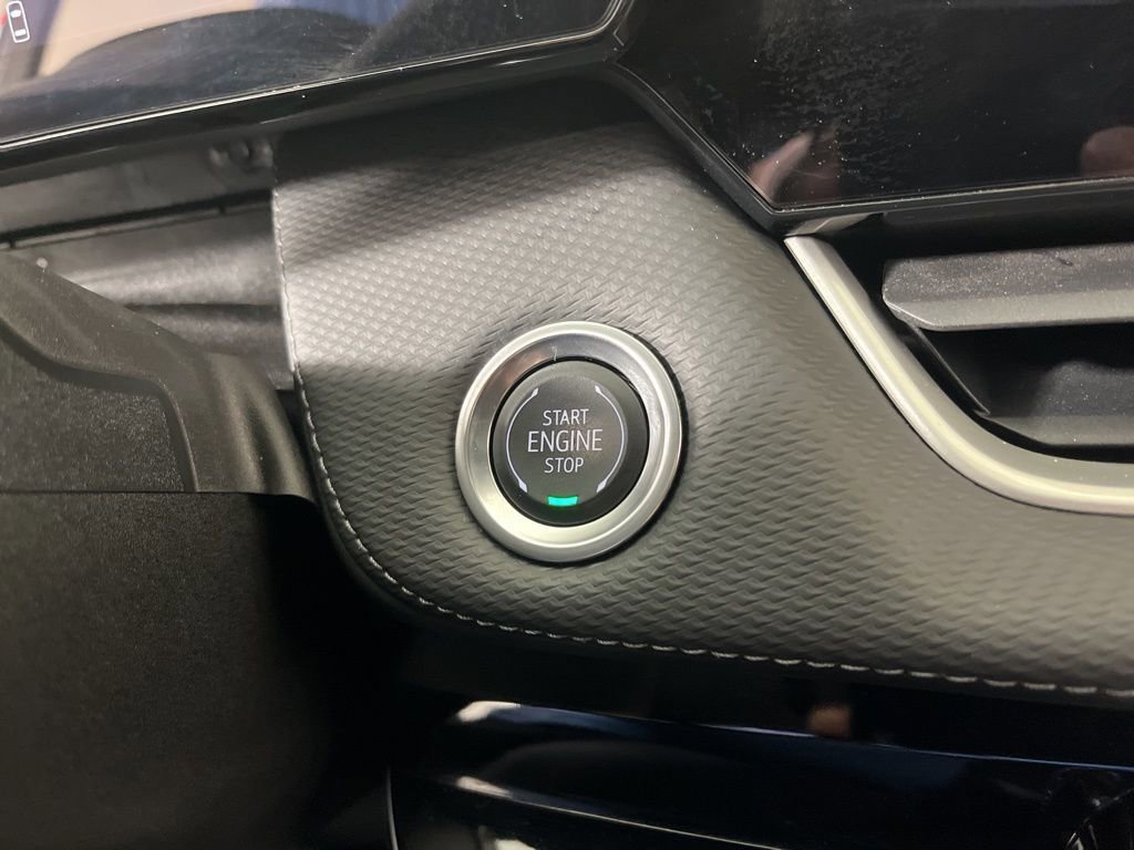 Certified 2025 Chevrolet Equinox LT FWD image 29