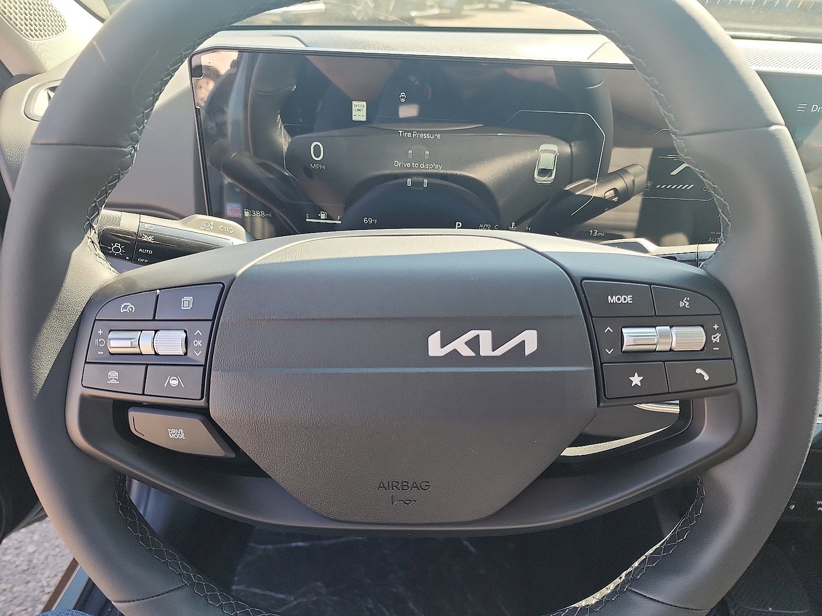 New 2025 Kia K4 EX image 10