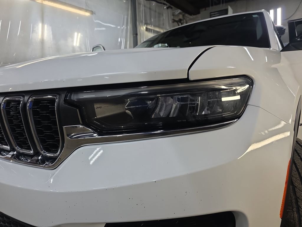 Used 2023 Jeep Grand Cherokee Laredo image 28