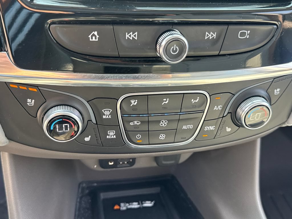 Used 2021 Chevrolet Traverse Premier FWD image 26