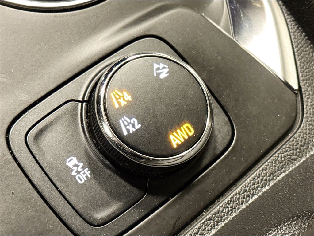 Used 2021 Chevrolet Traverse LS image 18