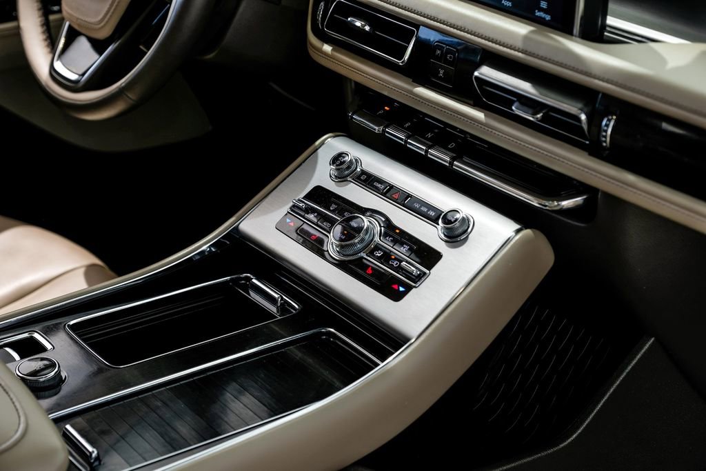 Used 2023 Lincoln Aviator AWD w/ Premium Package image 22