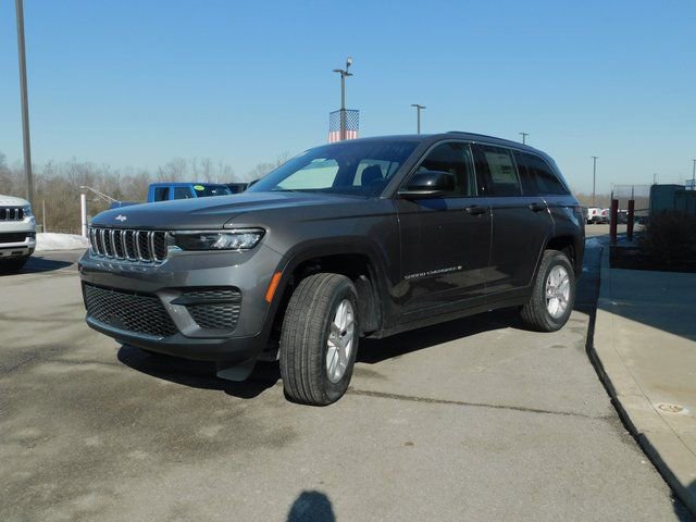 New 2026 Jeep Grand Cherokee Laredo w/ Trailer Tow Package RWD image 4