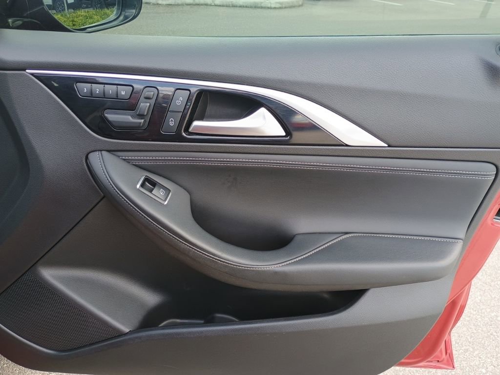 Used 2017 INFINITI QX30 Sport w/ Sport Leather Package FWD image 22