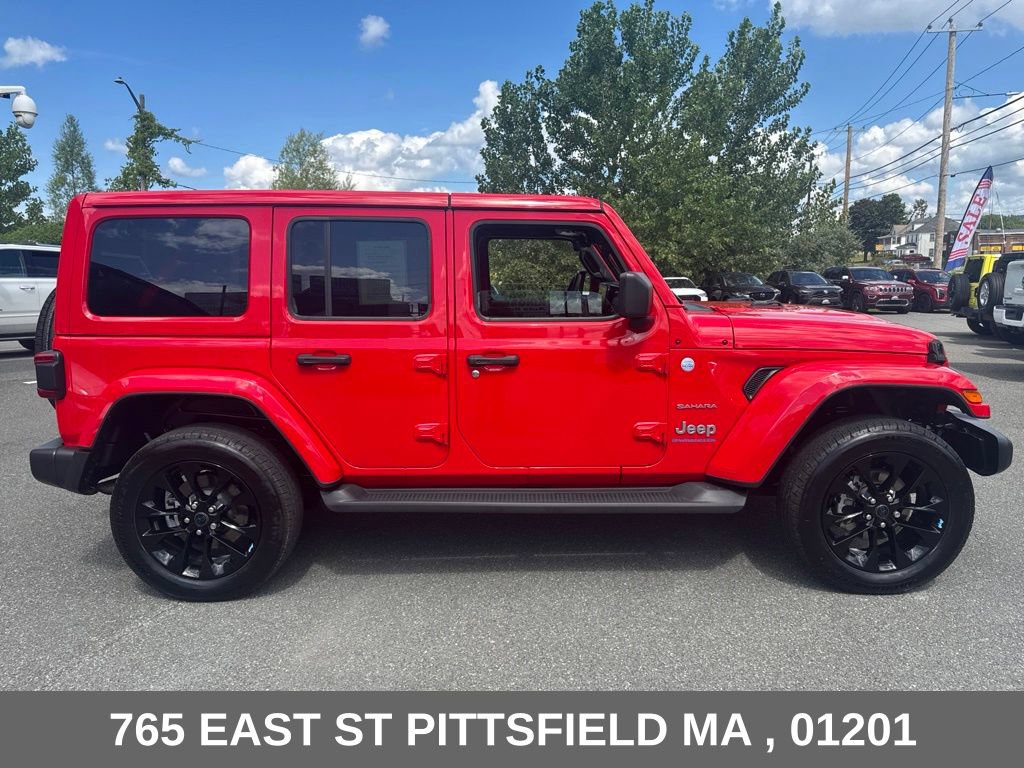 Used 2024 Jeep Wrangler Unlimited Sahara w/ Technology Group AWD/4WD image 9