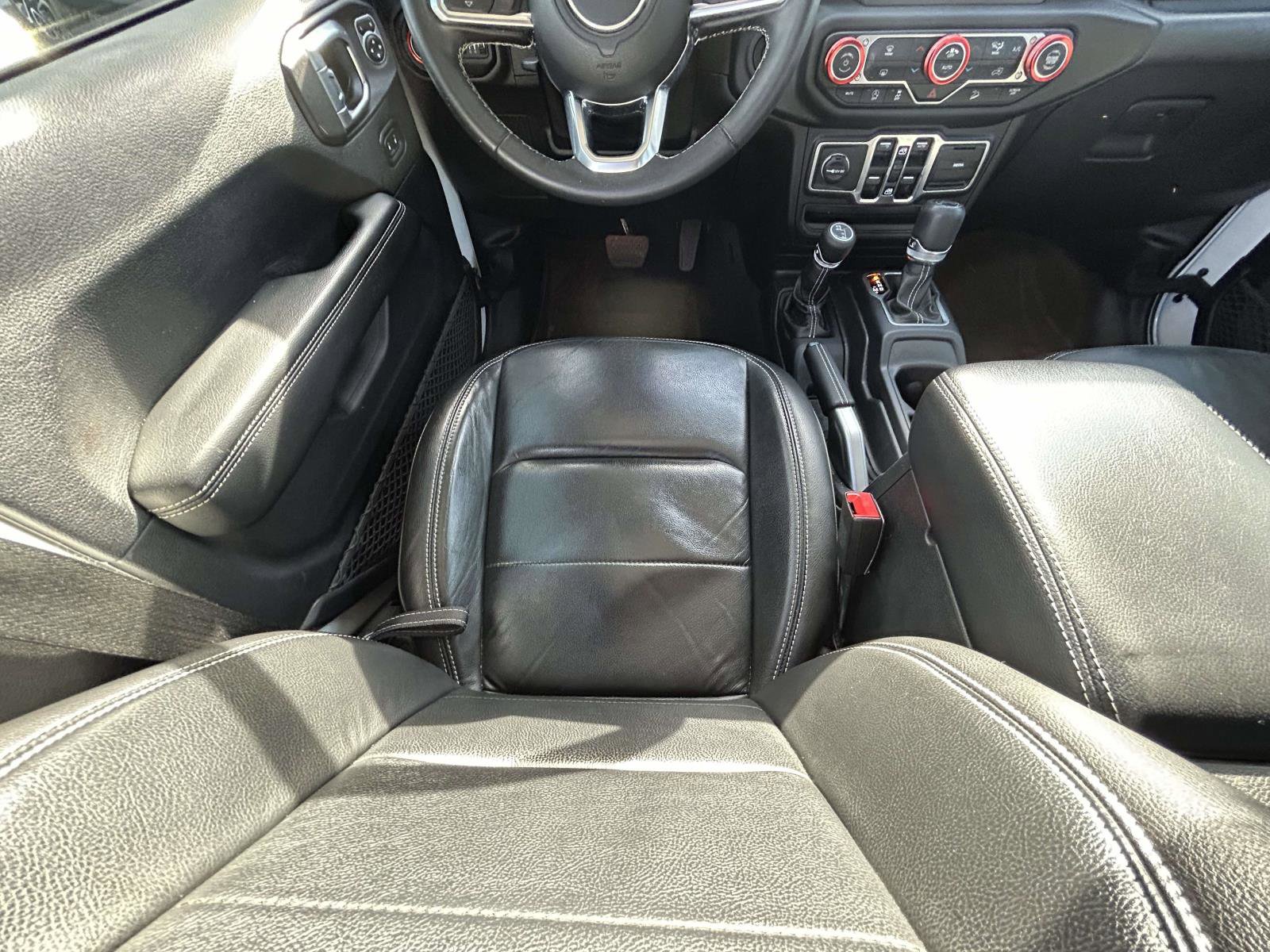 Used 2018 Jeep Wrangler Unlimited Sahara image 13