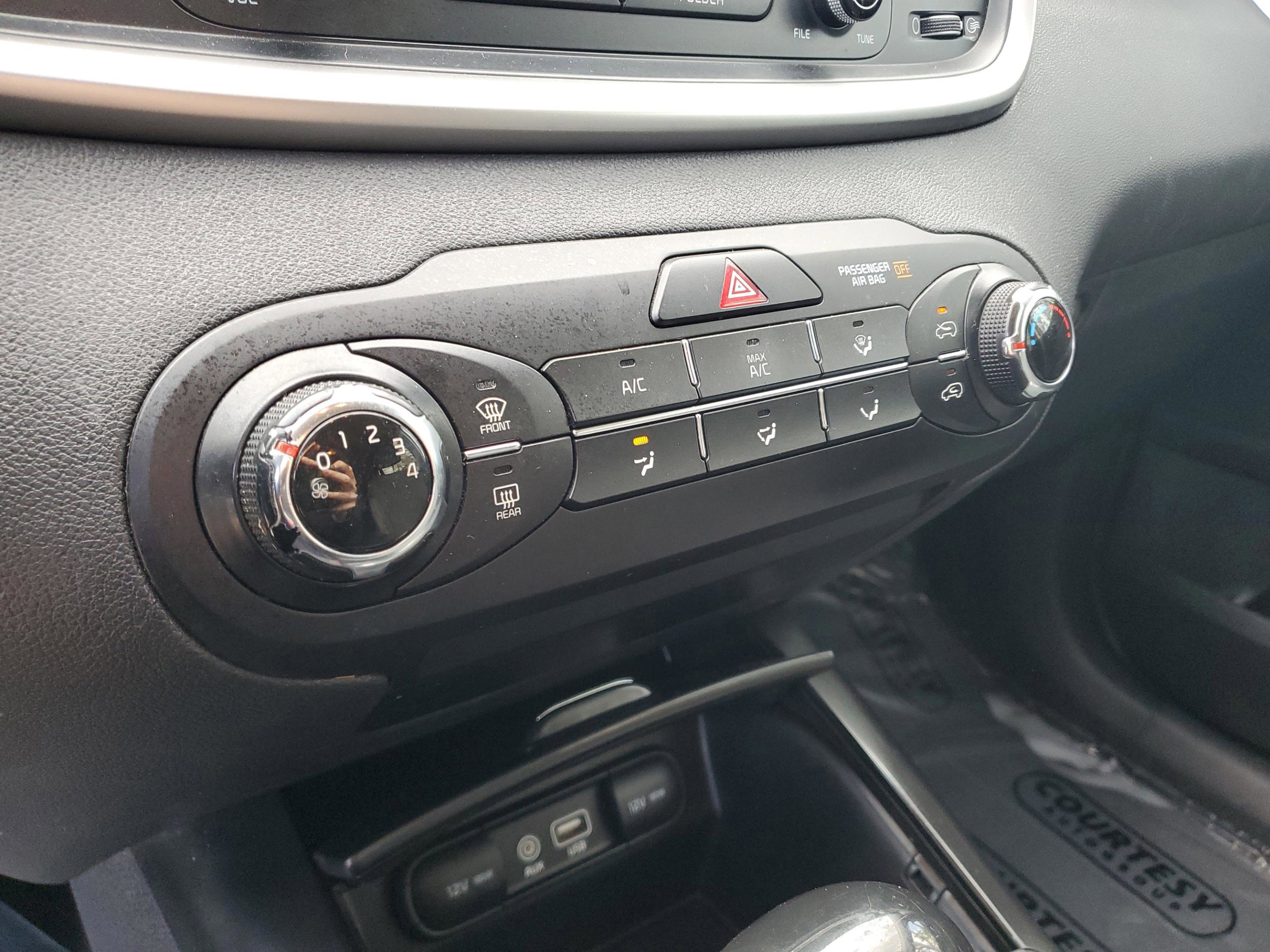 Certified 2017 Kia Sorento LX image 21