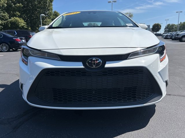 Used 2022 Toyota Corolla LE image 2
