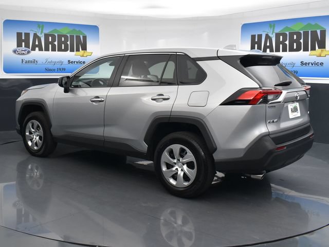 Used 2022 Toyota RAV4 LE FWD image 3