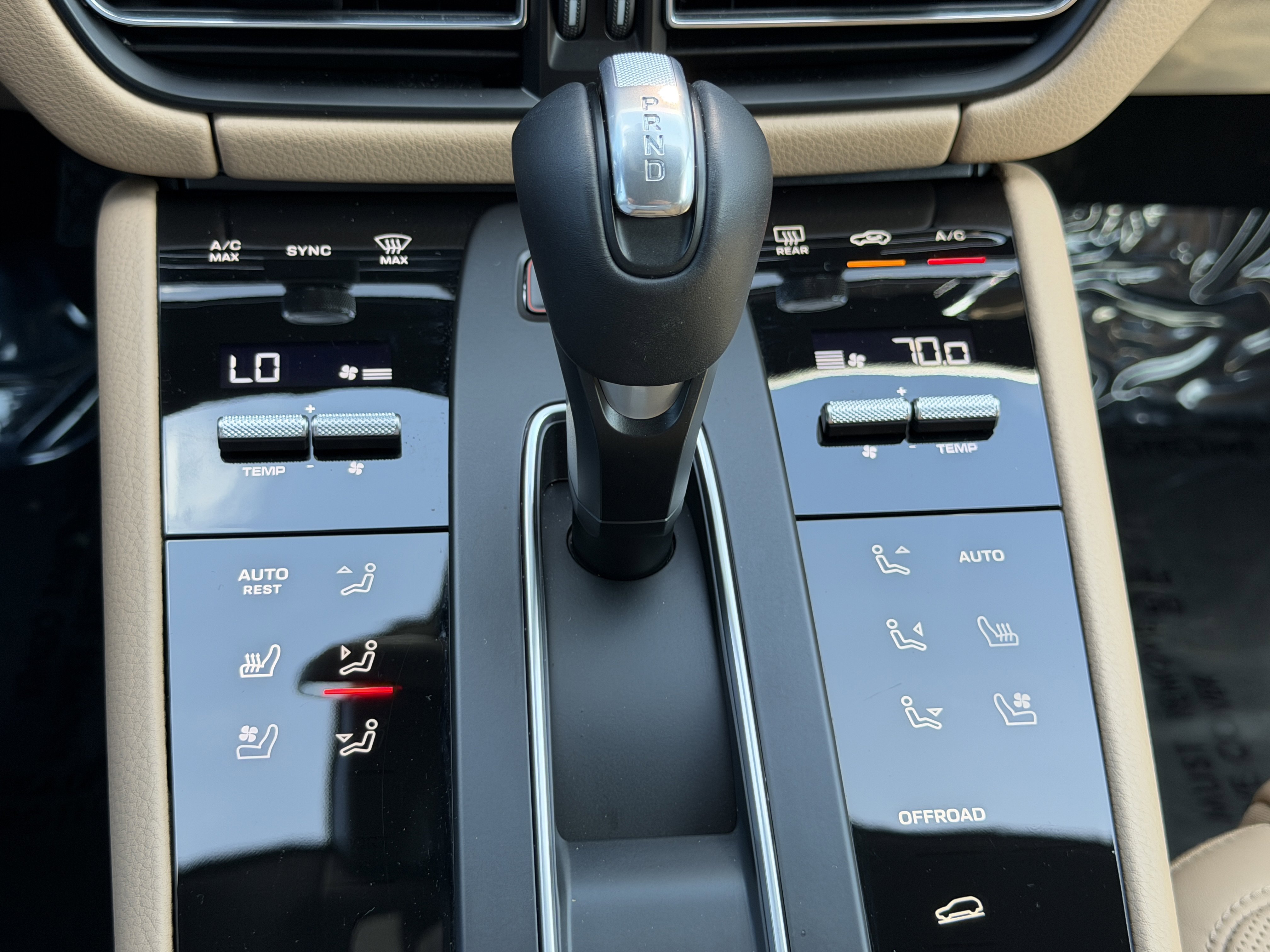 Certified 2025 Porsche Macan image 32