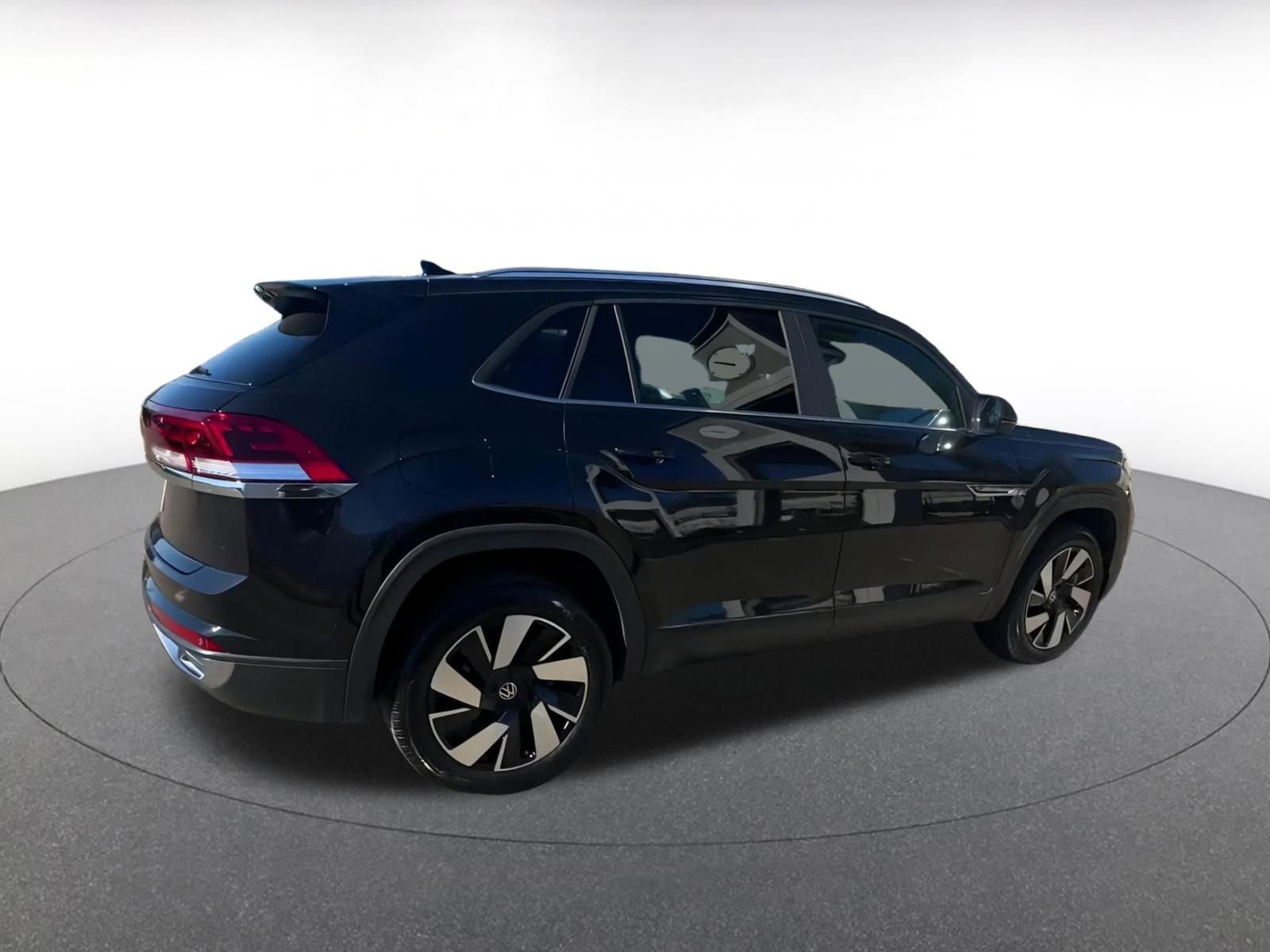 Used 2025 Volkswagen Atlas Cross Sport SE image 15