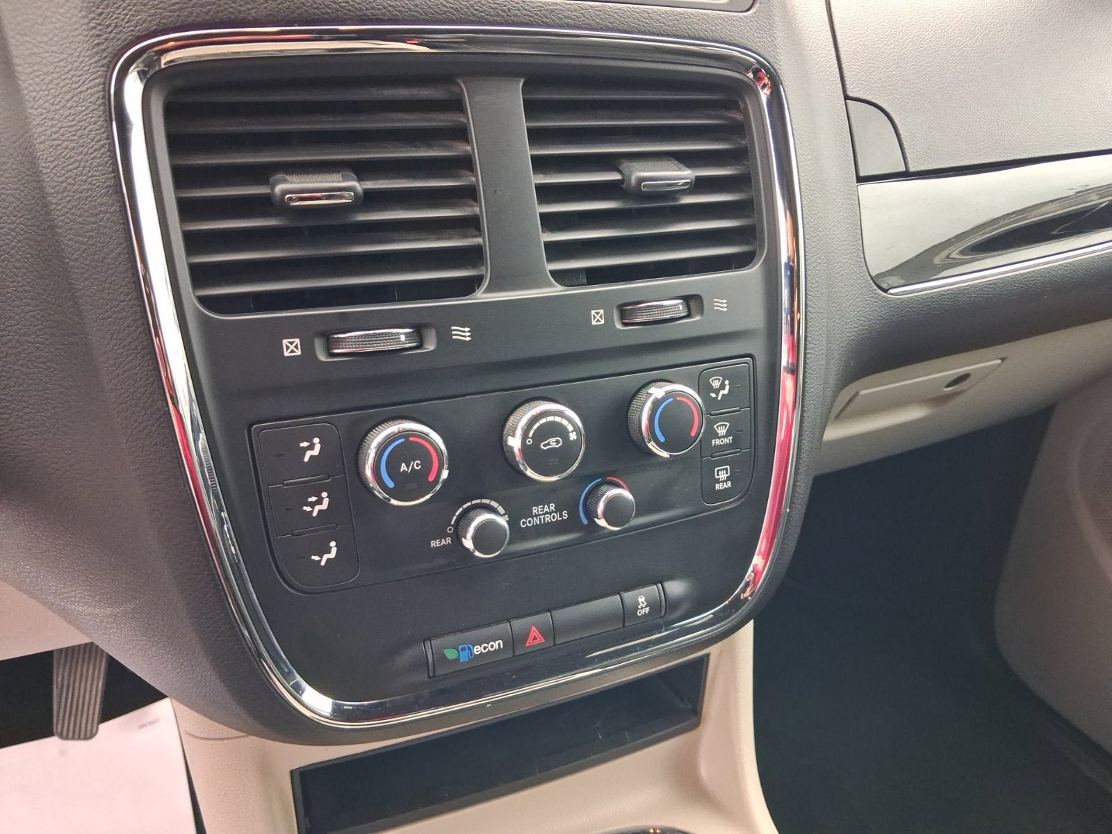 Used 2019 Dodge Grand Caravan SXT FWD image 21
