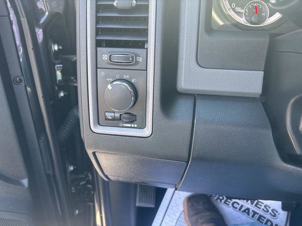 Used 2016 RAM 3500 Tradesman w/ Chrome Appearance Group image 19