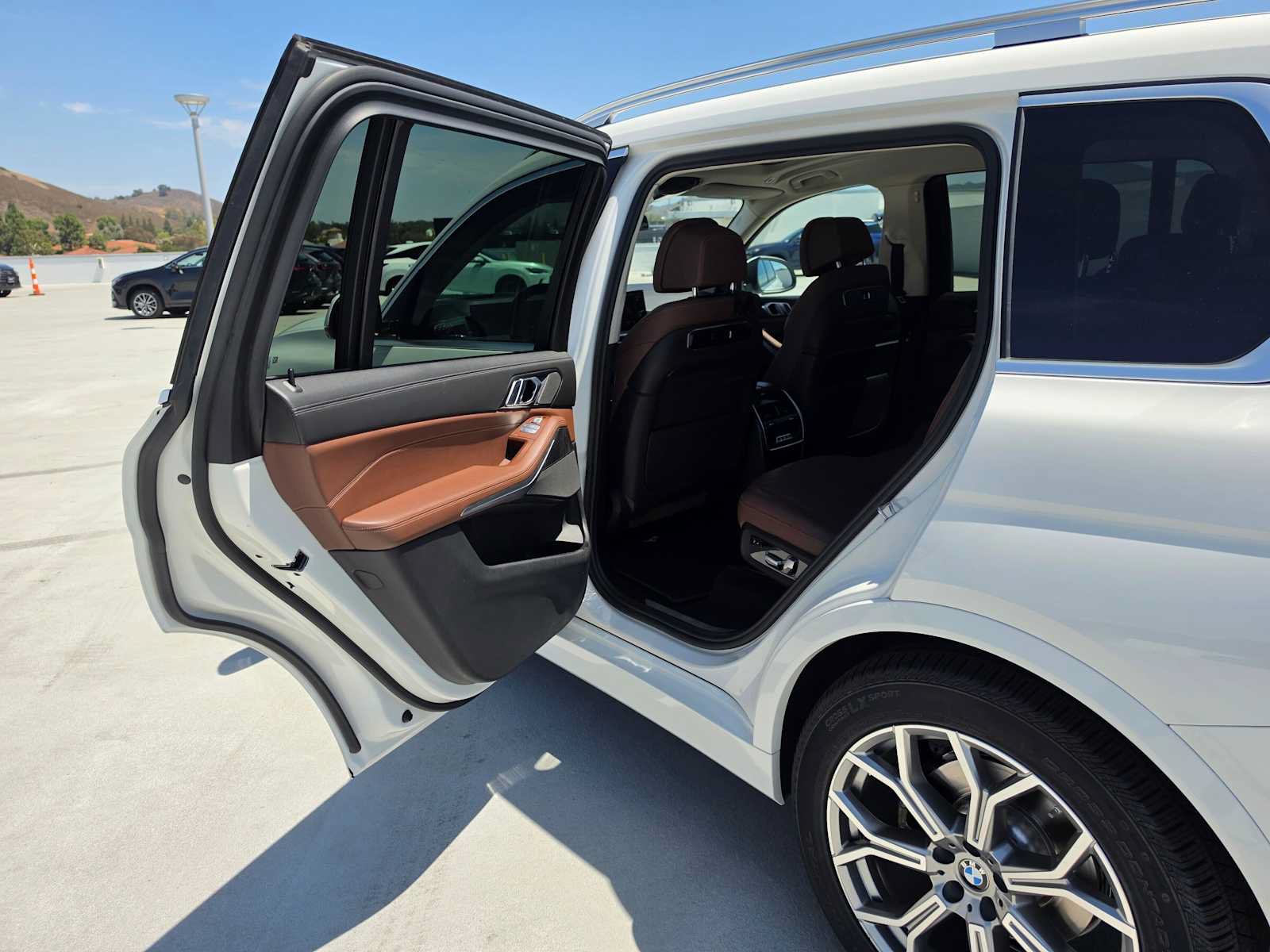 Used 2023 BMW X7 xDrive40i w/ Premium Package AWD/4WD image 17