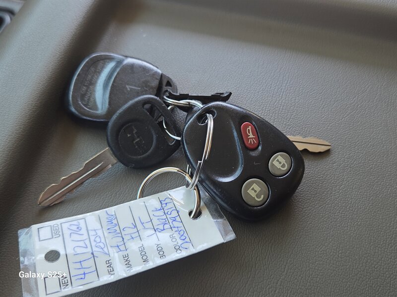 Used 2004 HUMMER H2 w/ Preferred Equipment Group AWD/4WD image 26