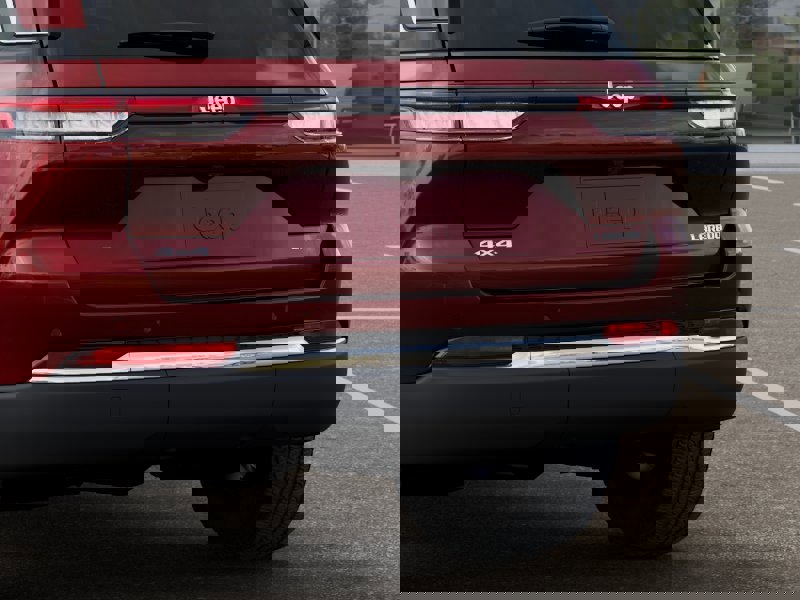 New 2025 Jeep Grand Cherokee Laredo w/ Trailer Tow Package image 39