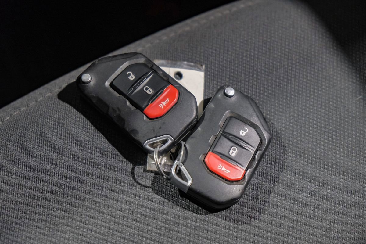 Used 2018 Jeep Wrangler Unlimited Sahara image 65