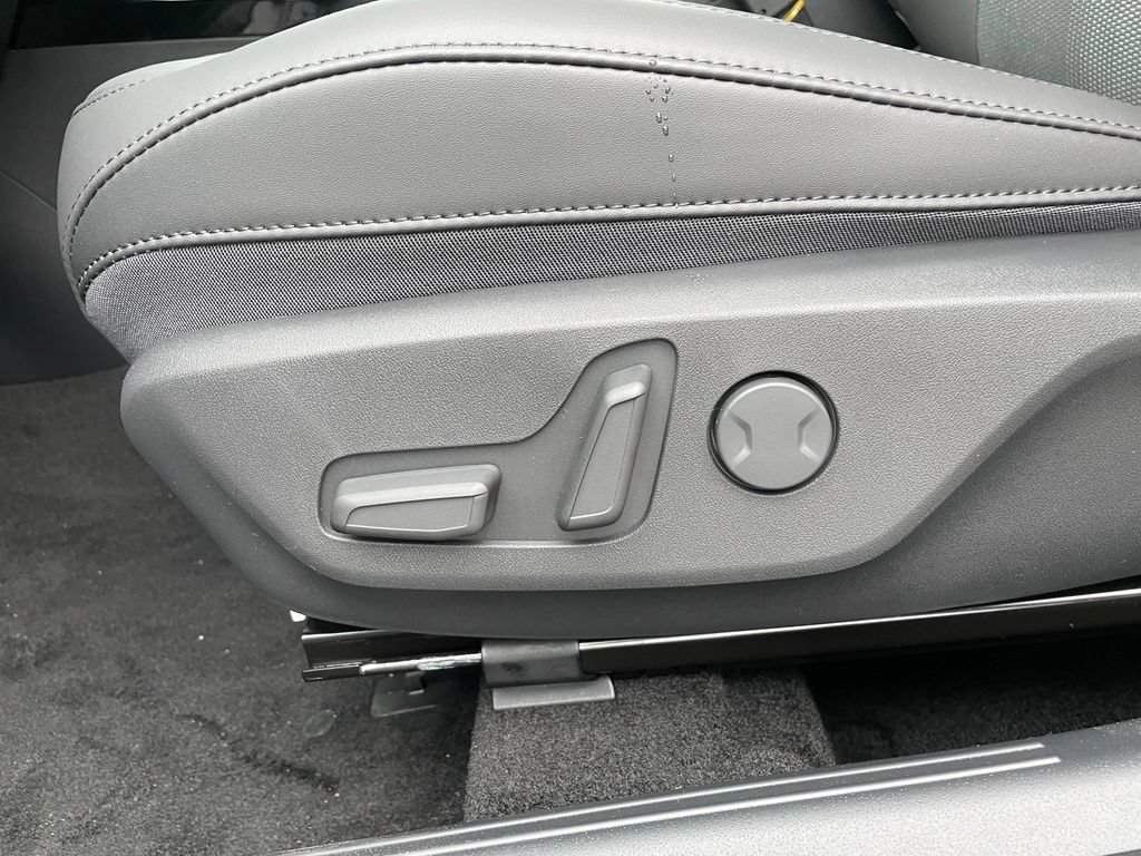 New 2026 Kia Niro EX FWD image 11