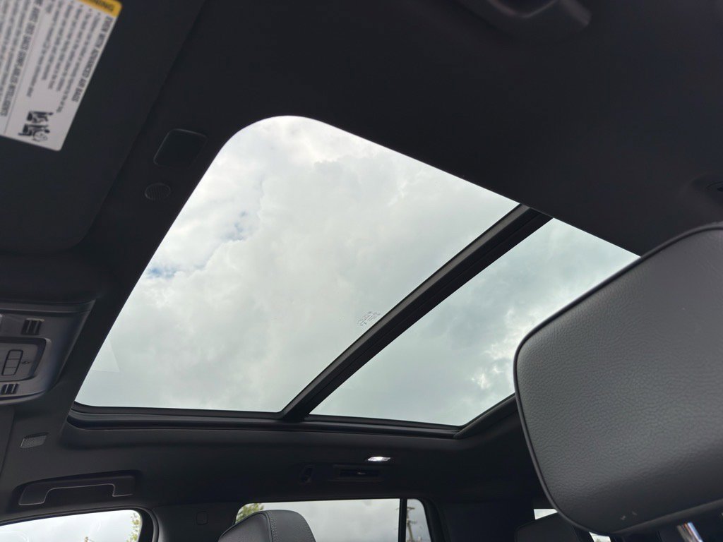 Used 2024 GMC Yukon Denali image 5