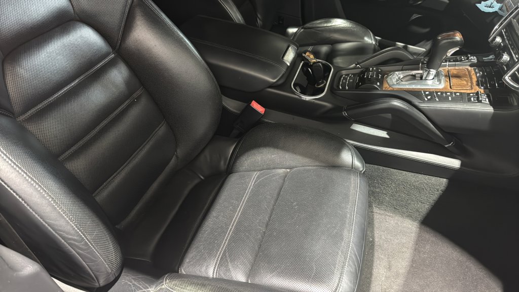 Used 2011 Porsche Cayenne Turbo image 22