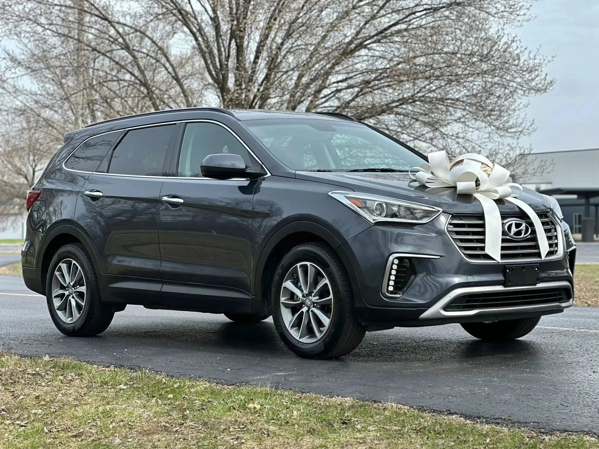Used 2017 Hyundai Santa Fe SE AWD/4WD image 3