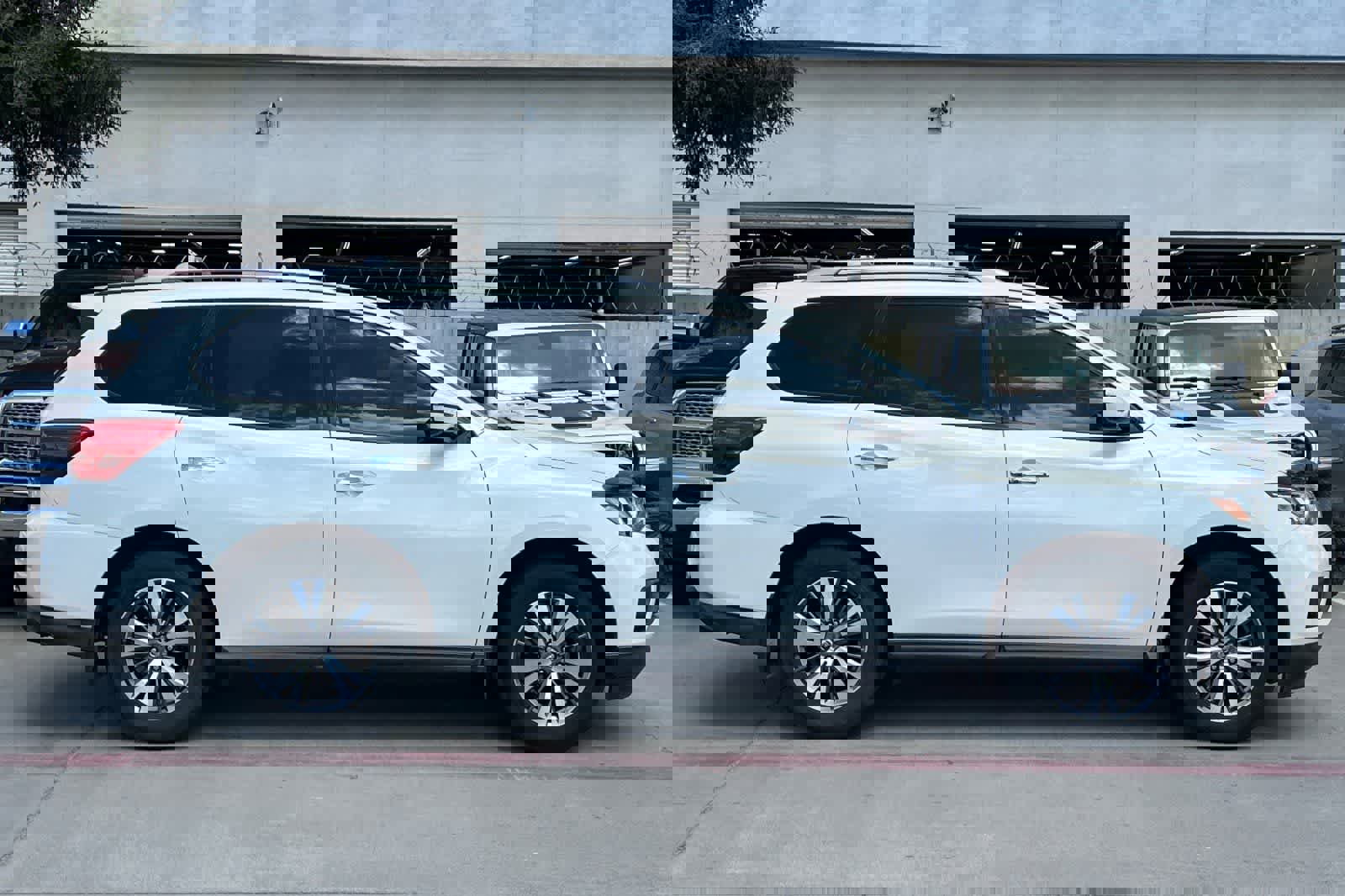 Used 2017 Nissan Pathfinder SV w/ Cargo Package image 9