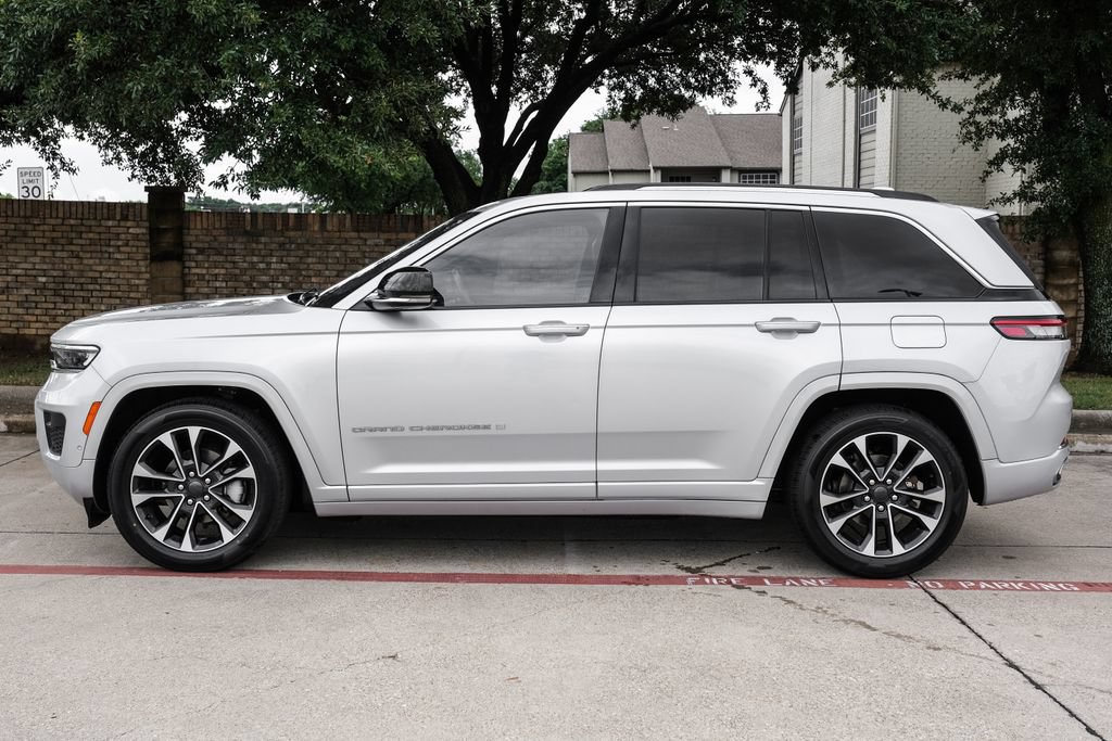 Used 2022 Jeep Grand Cherokee Overland w/ Luxury Tech Group IV AWD/4WD image 21