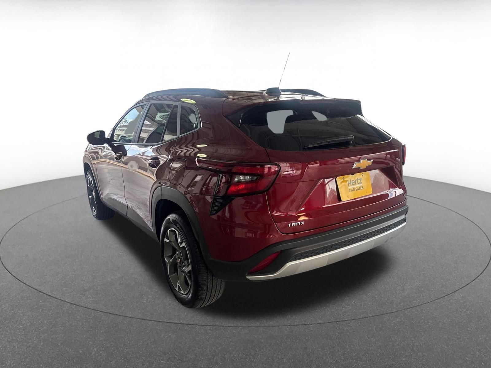 Used 2025 Chevrolet Trax LT FWD image 13