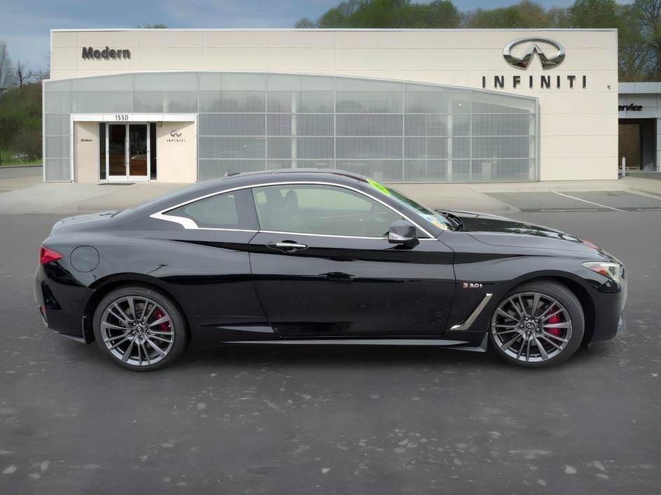 Used 2017 INFINITI Q60 Red Sport 400 AWD/4WD image 3