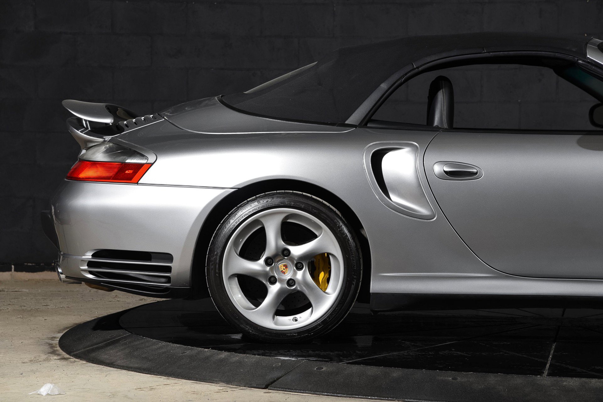 Used 2005 Porsche 911 Turbo image 33