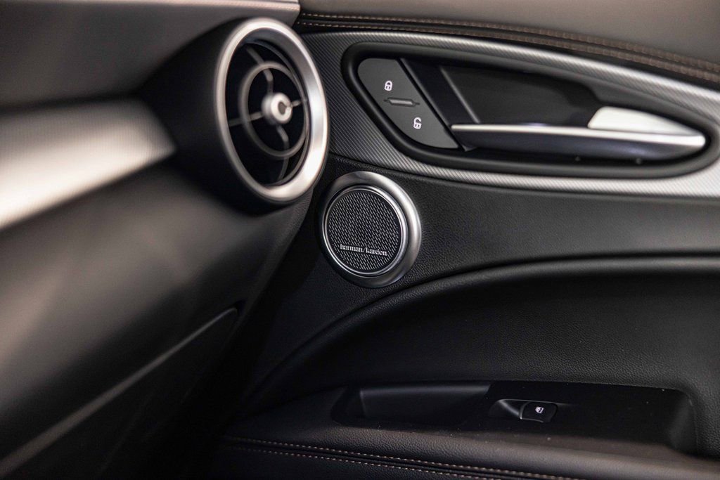 New 2025 Alfa Romeo Stelvio Sprint image 32
