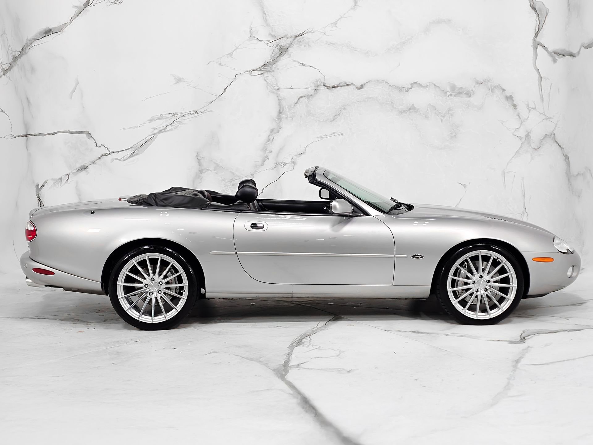 Used 2001 Jaguar XK8 Convertible RWD image 15