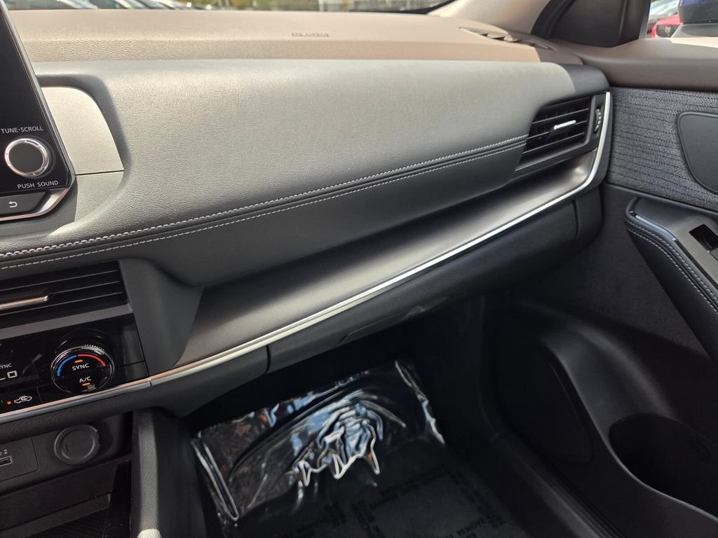 Used 2023 Nissan Rogue SV FWD image 23