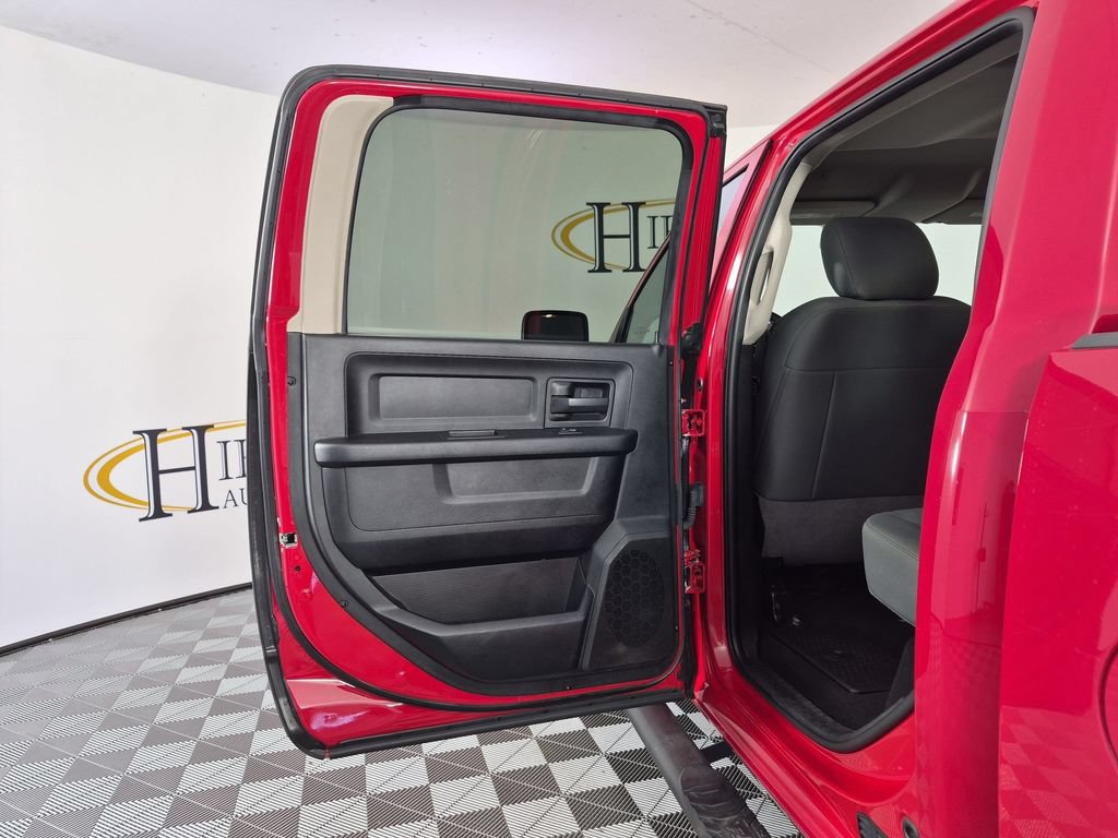 Used 2018 RAM 1500 Express AWD/4WD image 40
