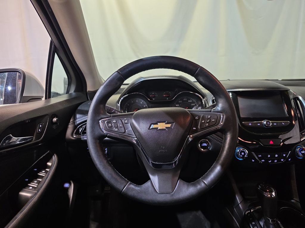 Used 2017 Chevrolet Cruze Premier FWD image 11